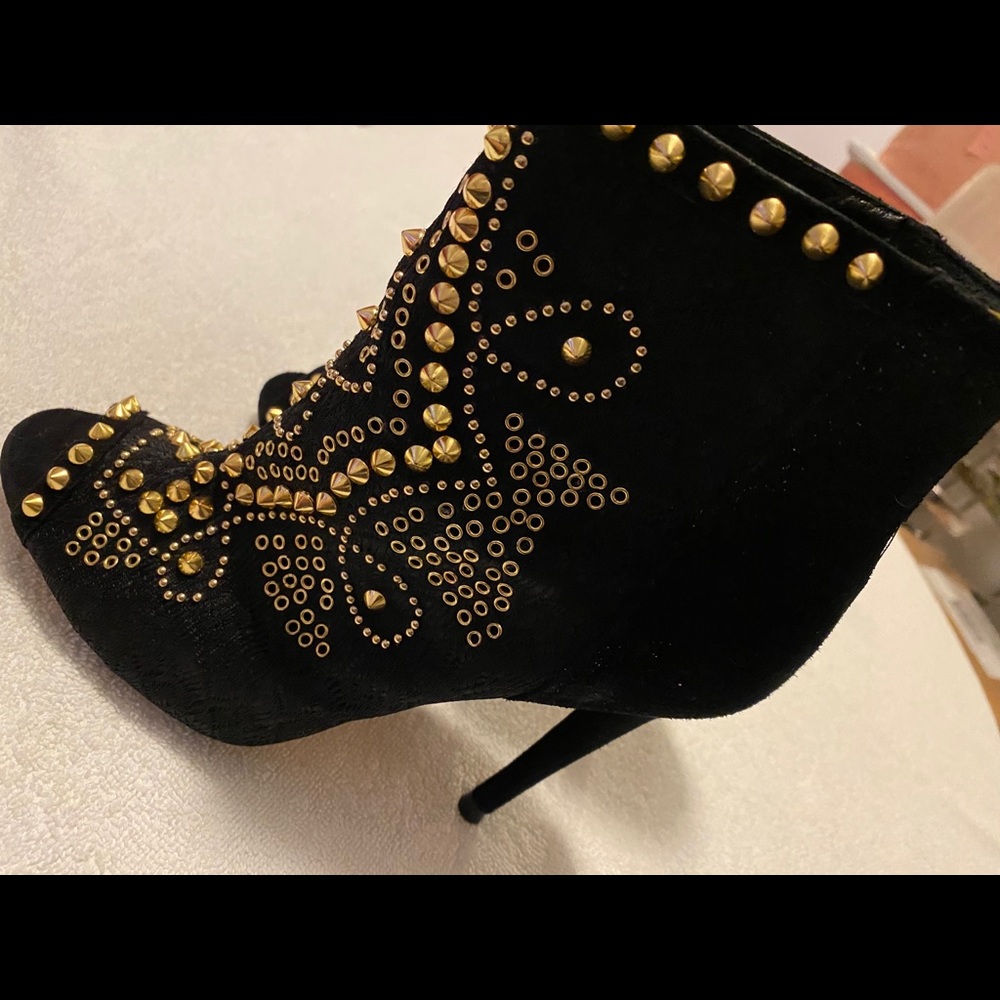 Gently Used Stylish Heels By ZARA WOMAN - Box 60